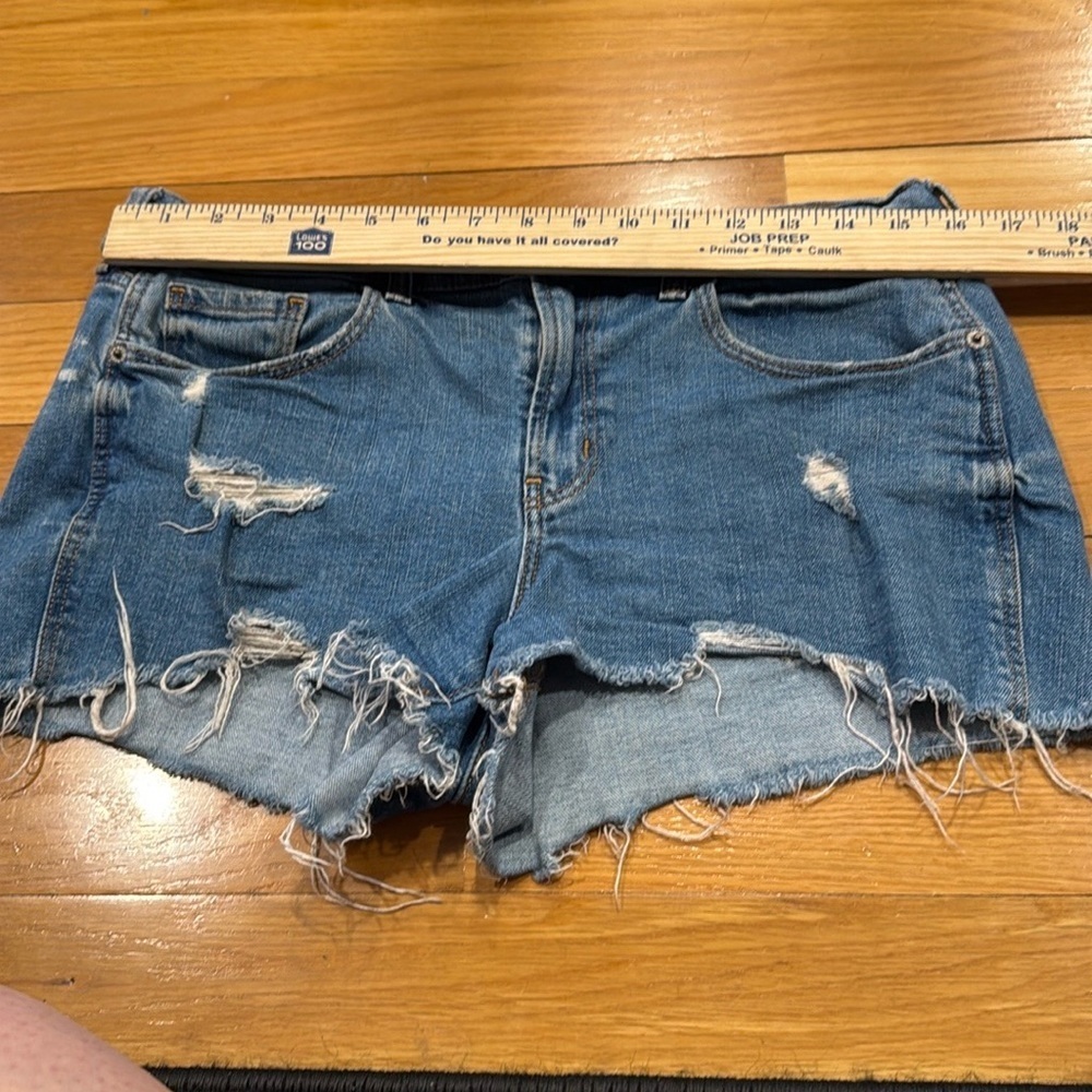 Old Navy Blue Distressed Jean Shorts with Frayed Hem - Picture 7 of 10